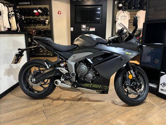 TRIUMPH DAYTONA 660 